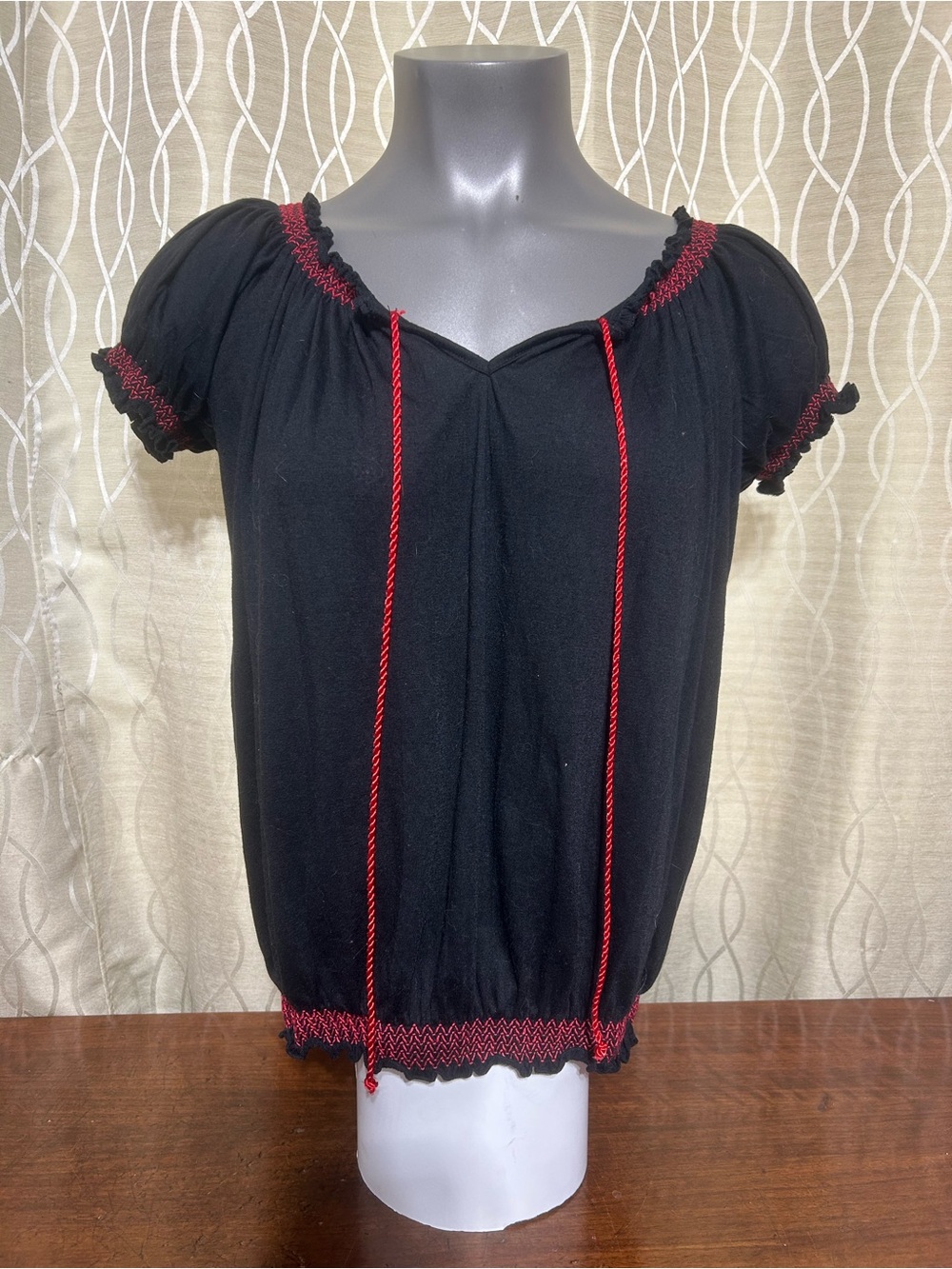 Suzy Shier Boho Black Short Sleeve Peasant Top with Red Trim